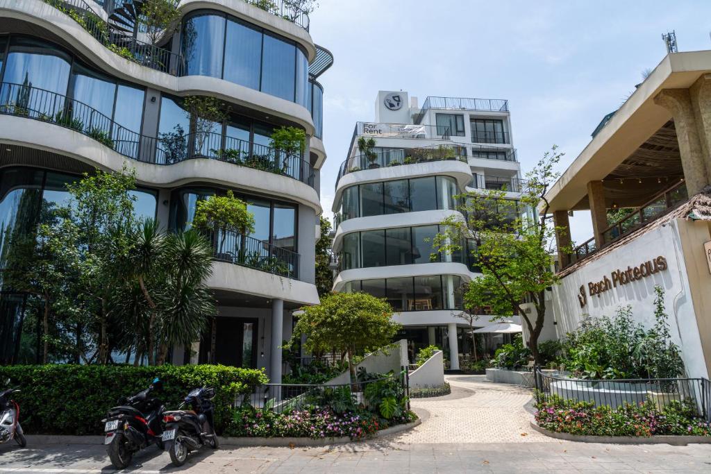 Bach Plateaus Hotel – Hanoi